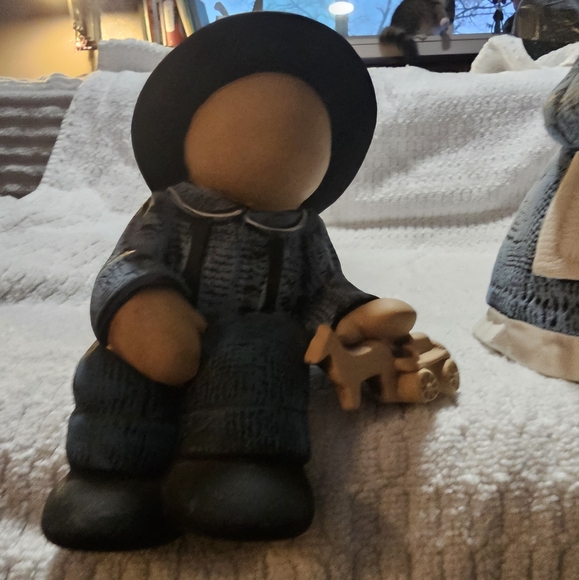 Faceless Amish figurine set - Picture 2 of 7